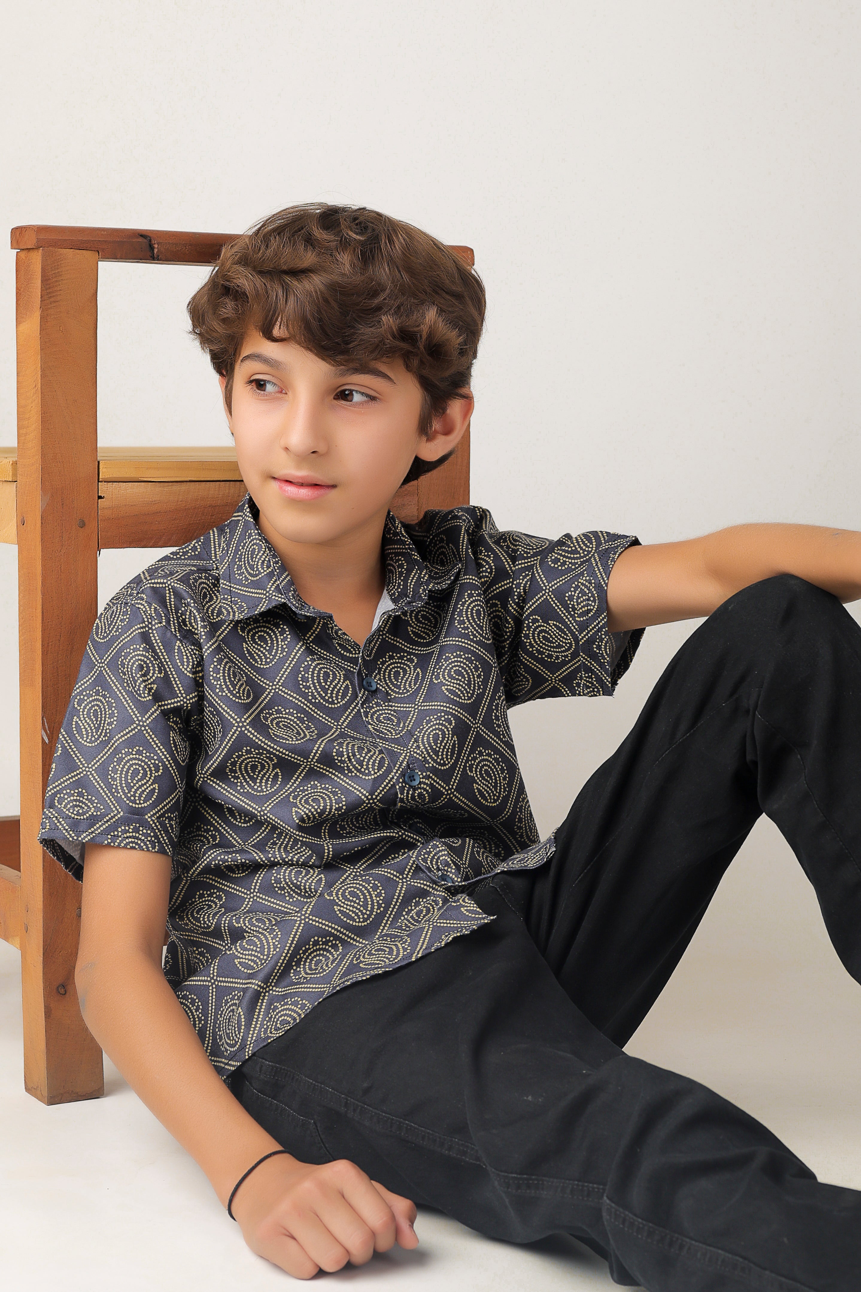 Boys' short-sleeve shirt with over-all geometric print