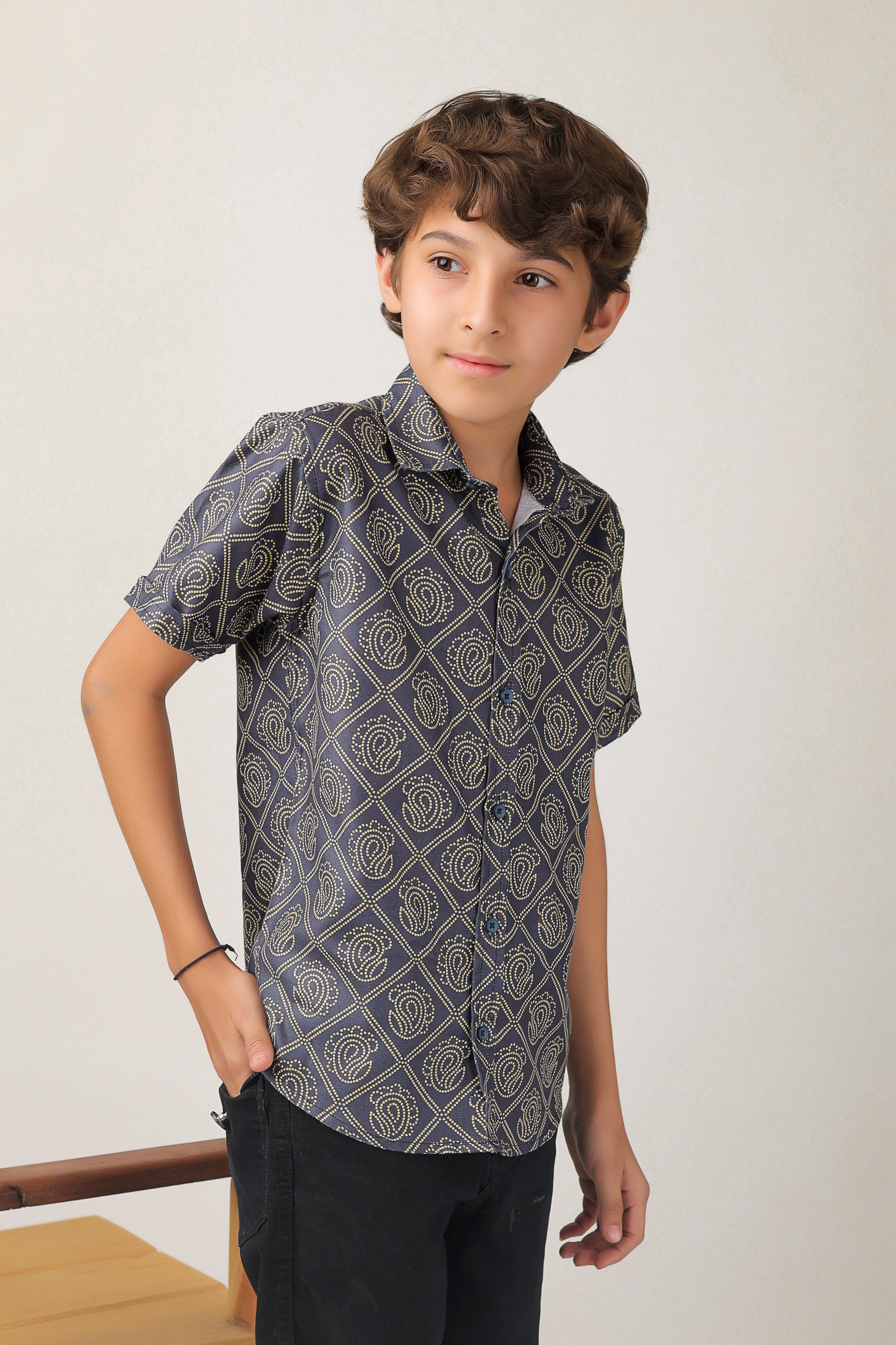 Boys' short-sleeve shirt with over-all geometric print