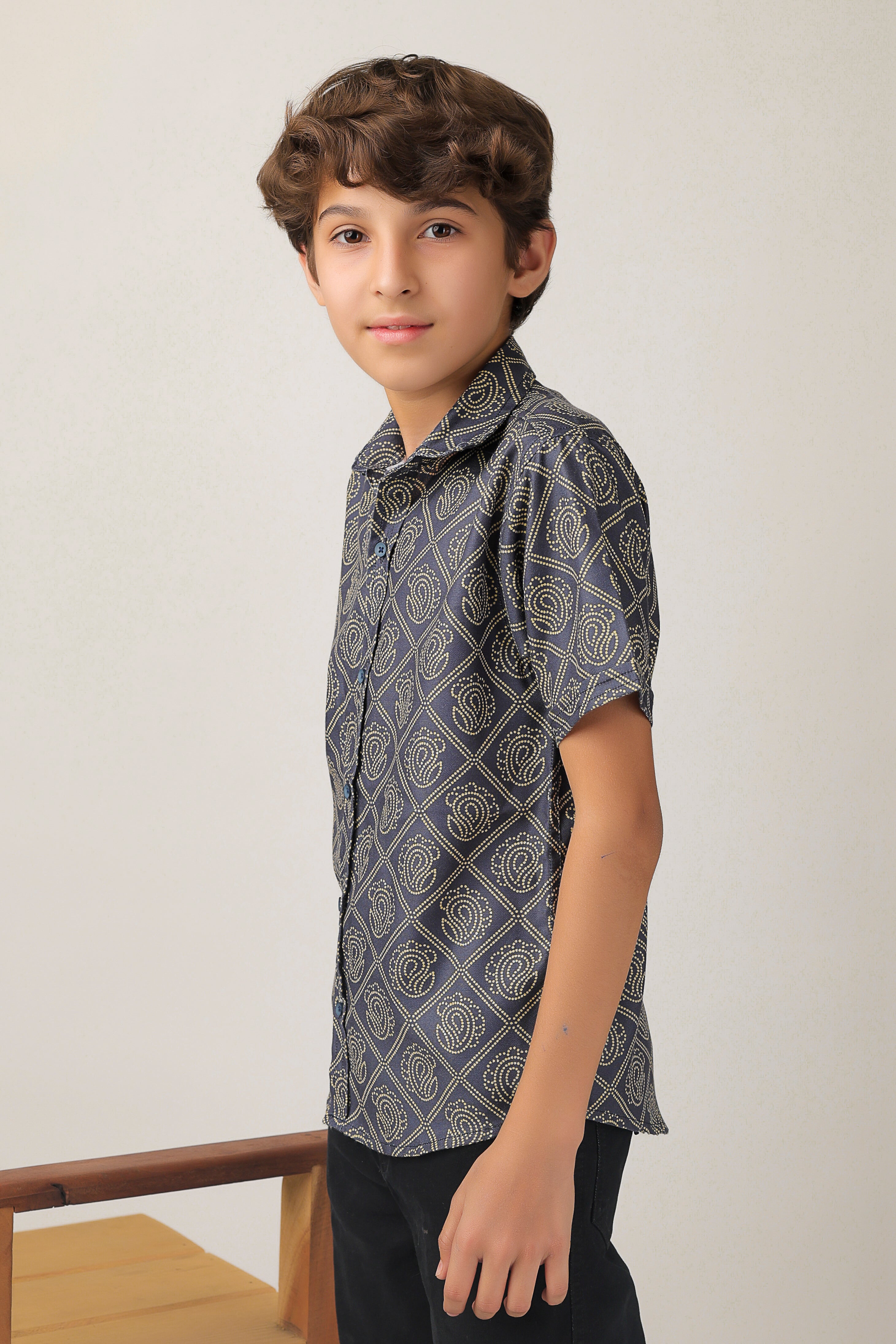 Boys' short-sleeve shirt with over-all geometric print