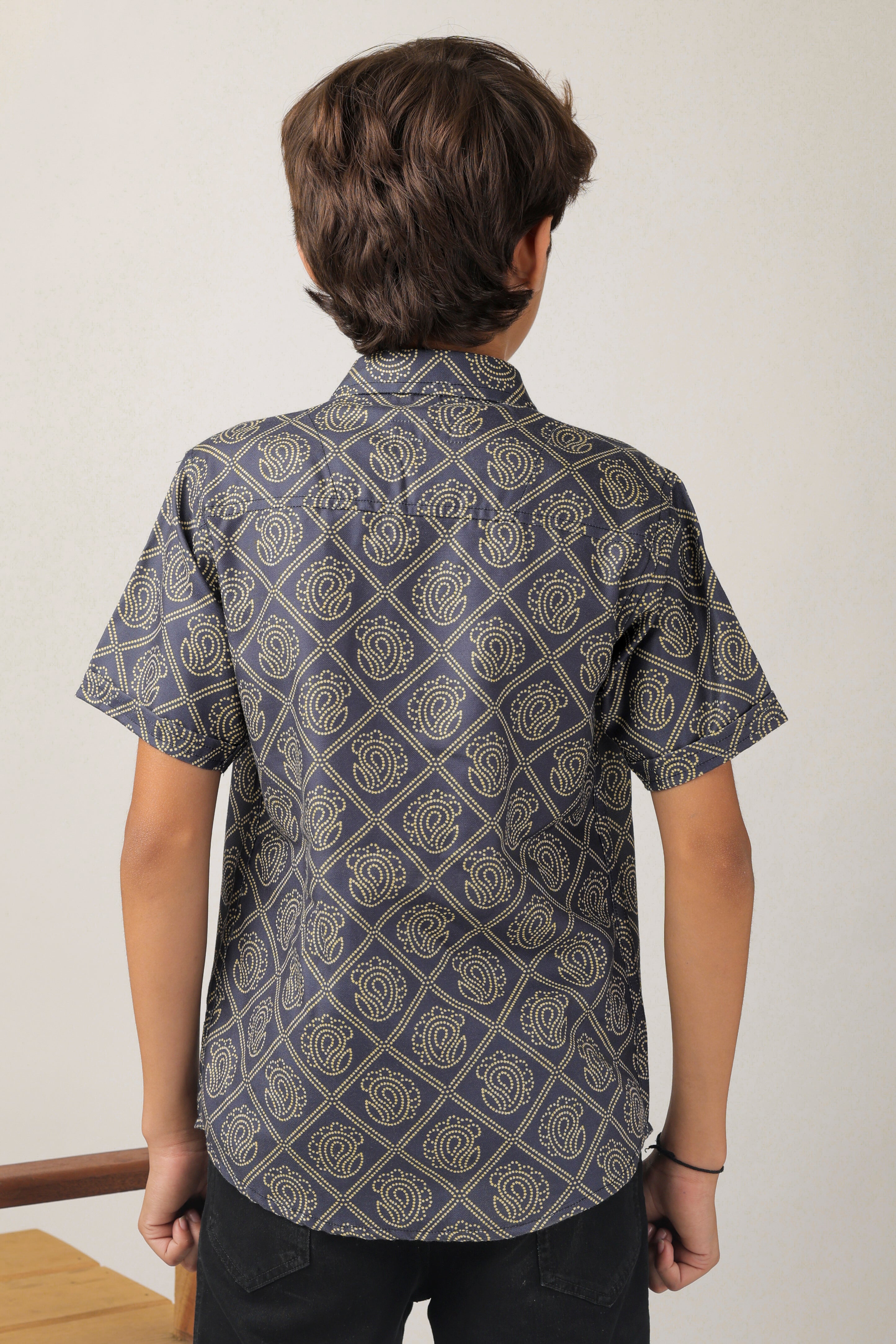 Boys' short-sleeve shirt with over-all geometric print