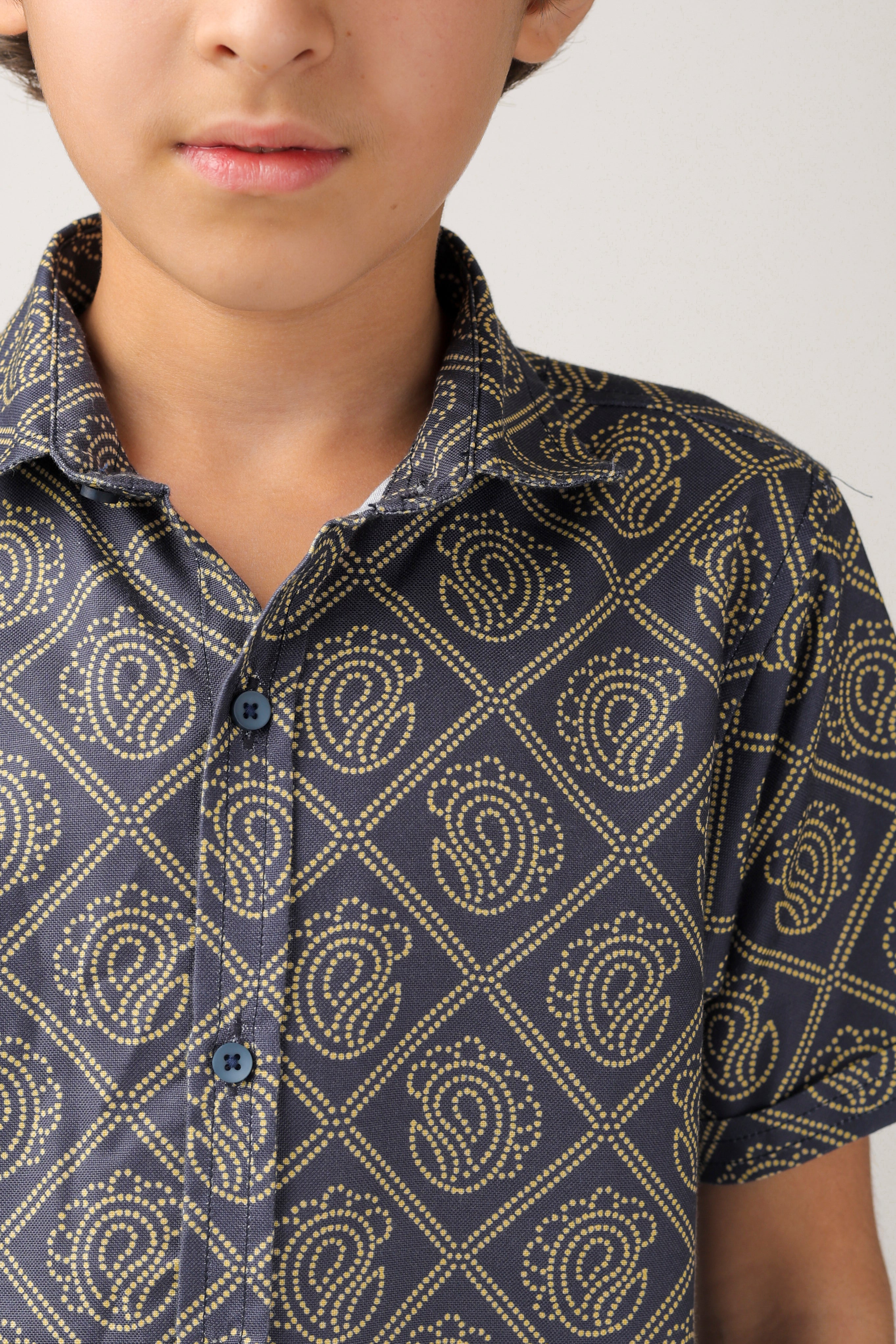 Boys' short-sleeve shirt with over-all geometric print