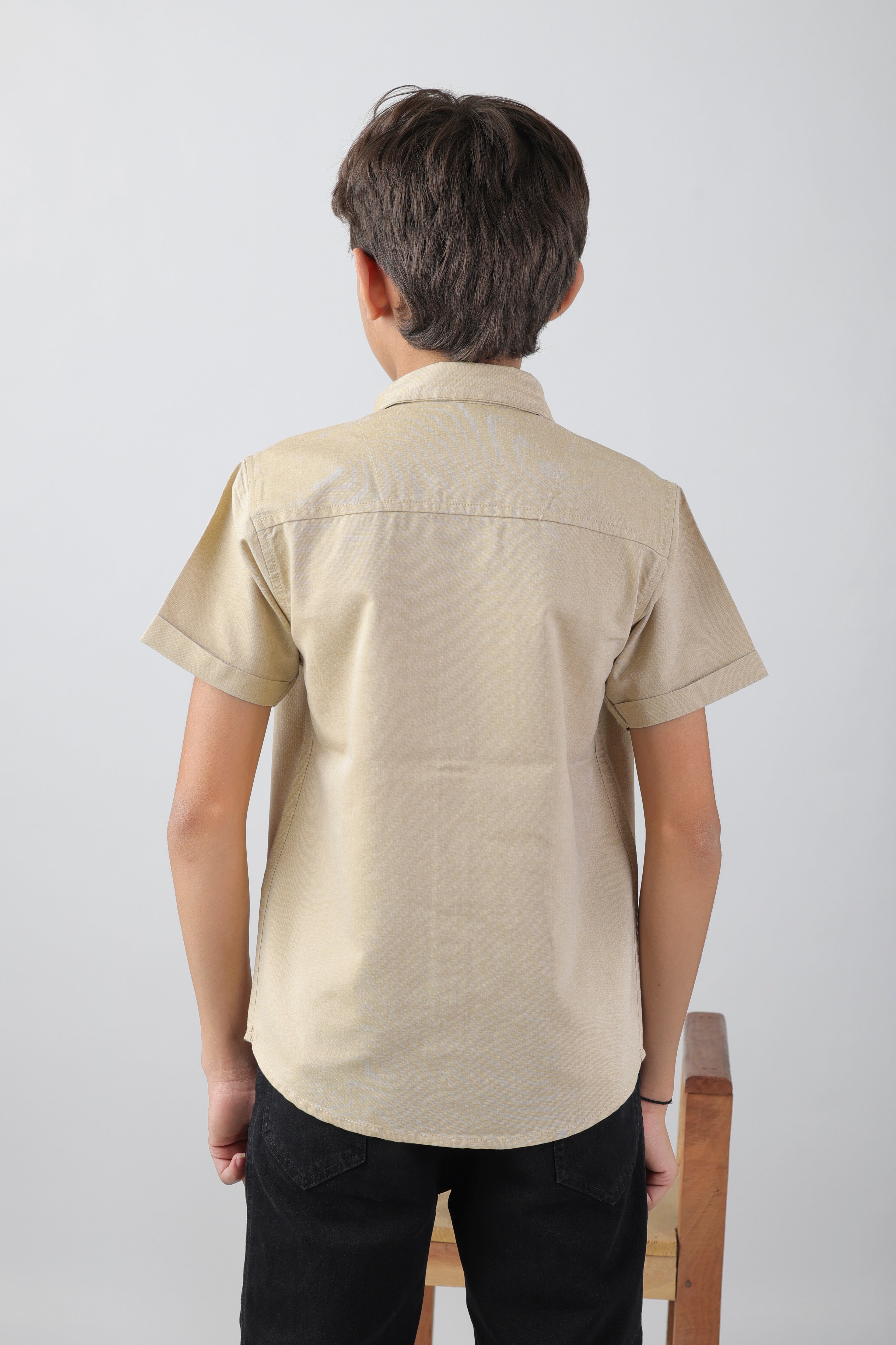 Boys' shirt with 2 flap pockets and an embroidered detail