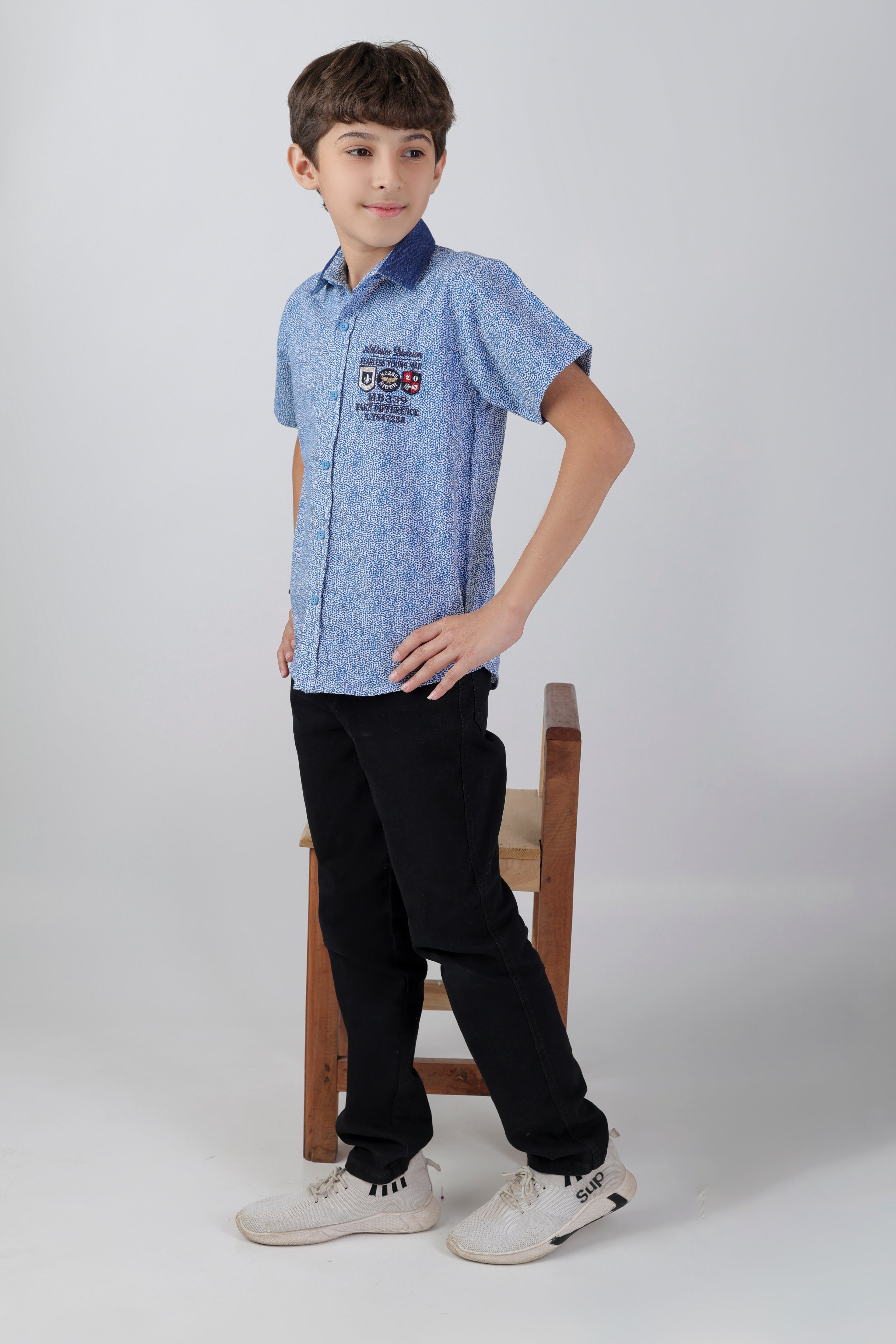 Boys' short sleeve shirt with a multi-badge embroidery