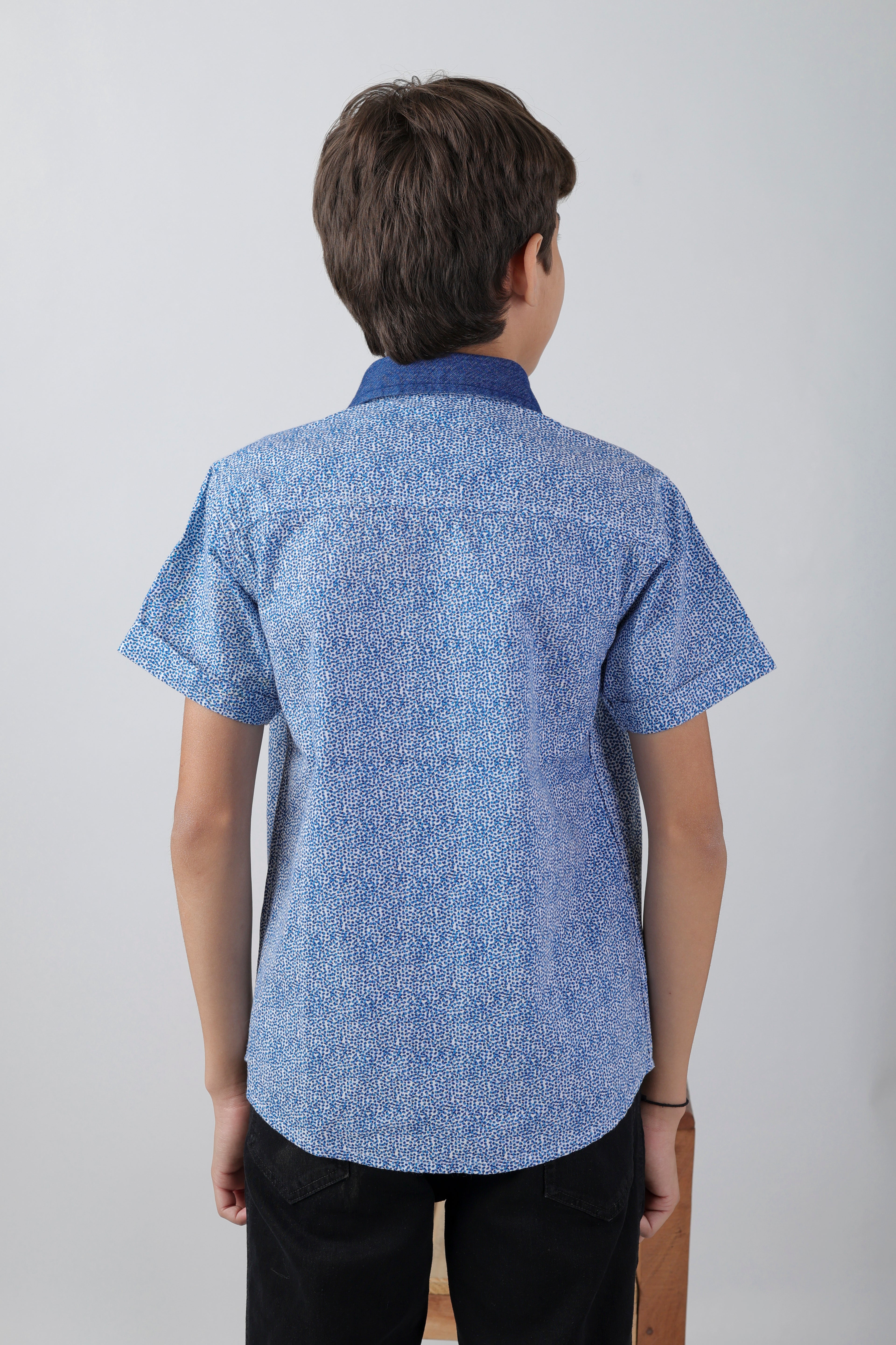 Boys' short sleeve shirt with a multi-badge embroidery