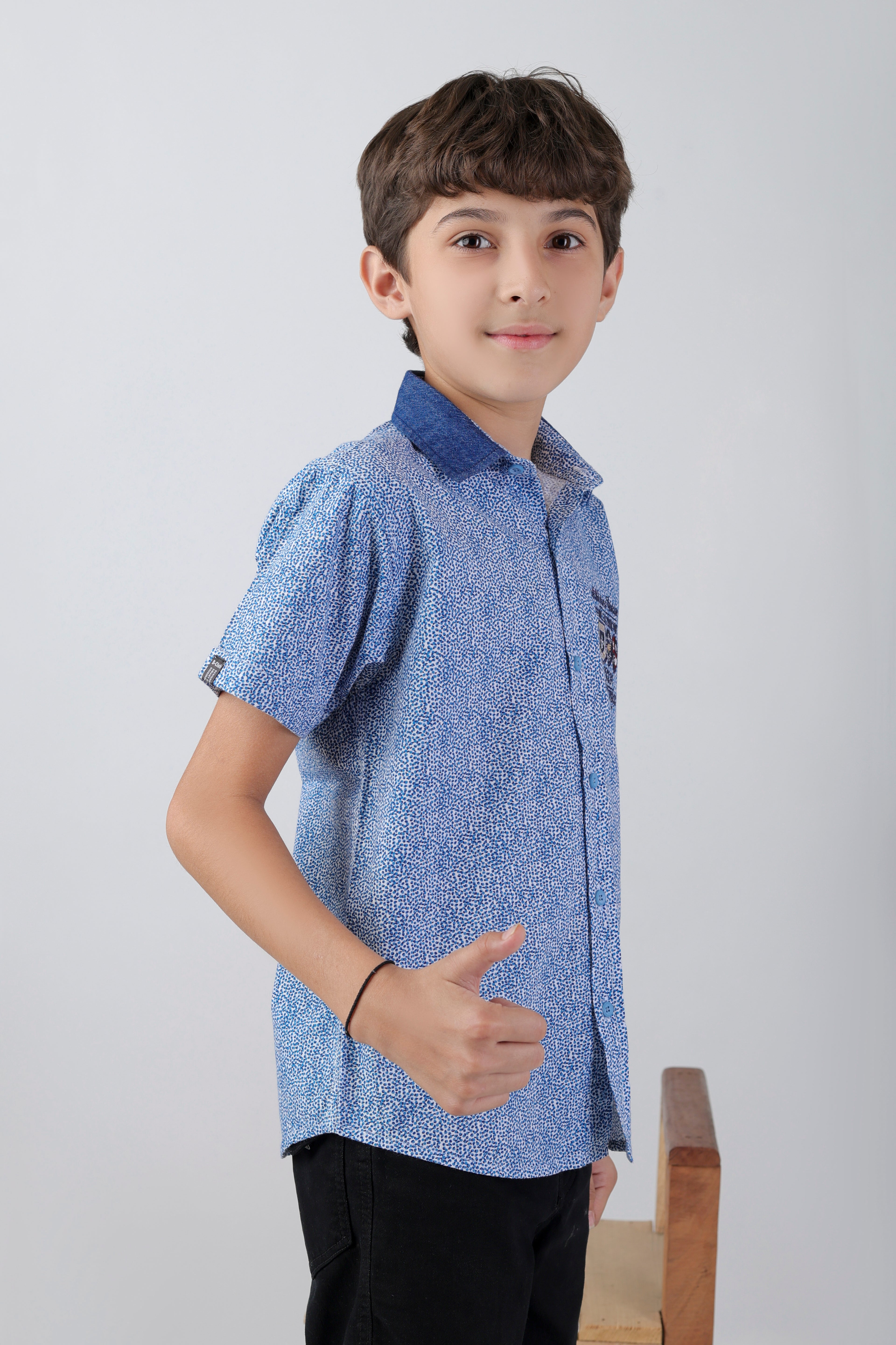 Boys' short sleeve shirt with a multi-badge embroidery
