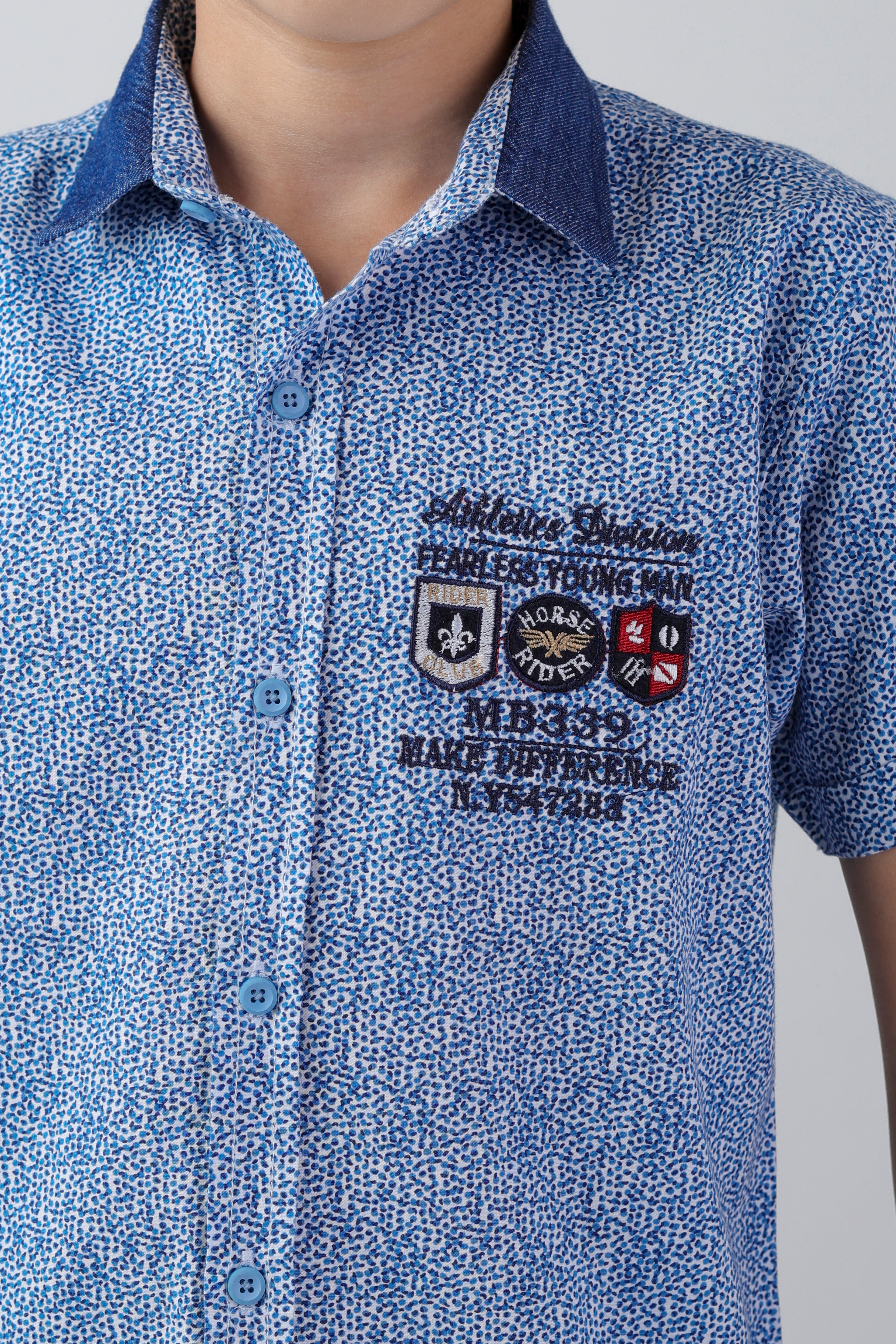 Boys' short sleeve shirt with a multi-badge embroidery