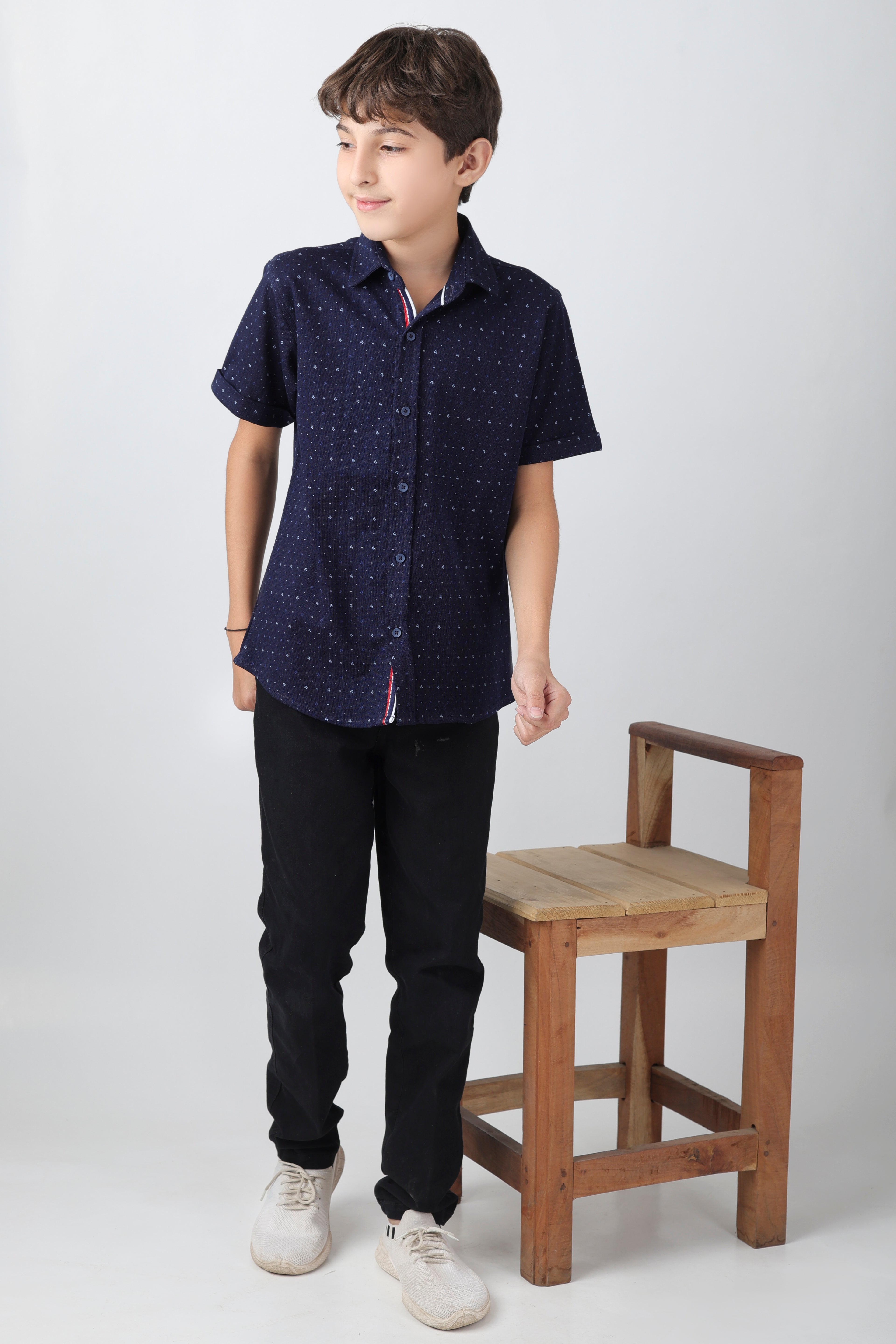 Boys' short sleeve indigo shirt with overall print