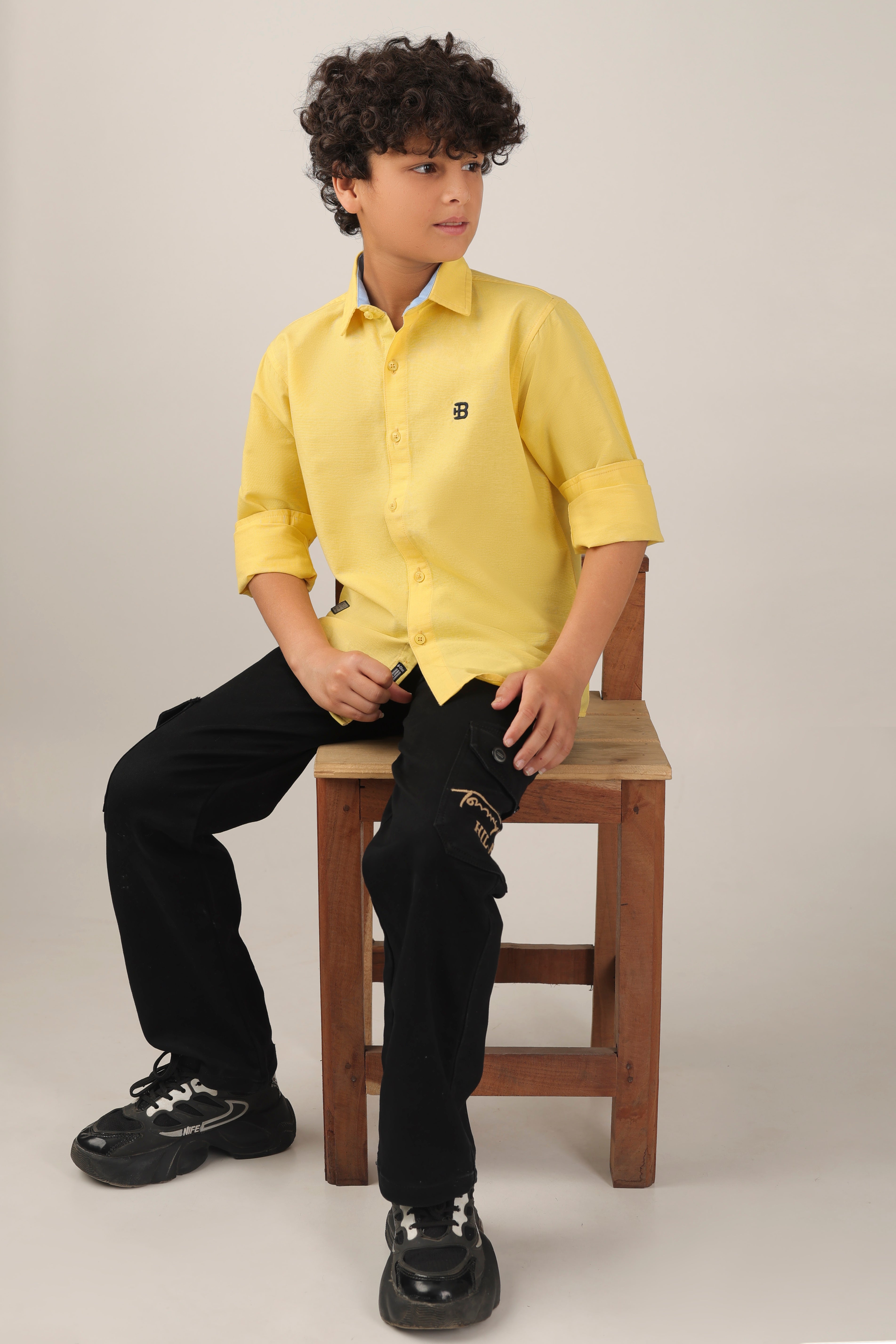 Classic button-down long sleeved relaxed shirt