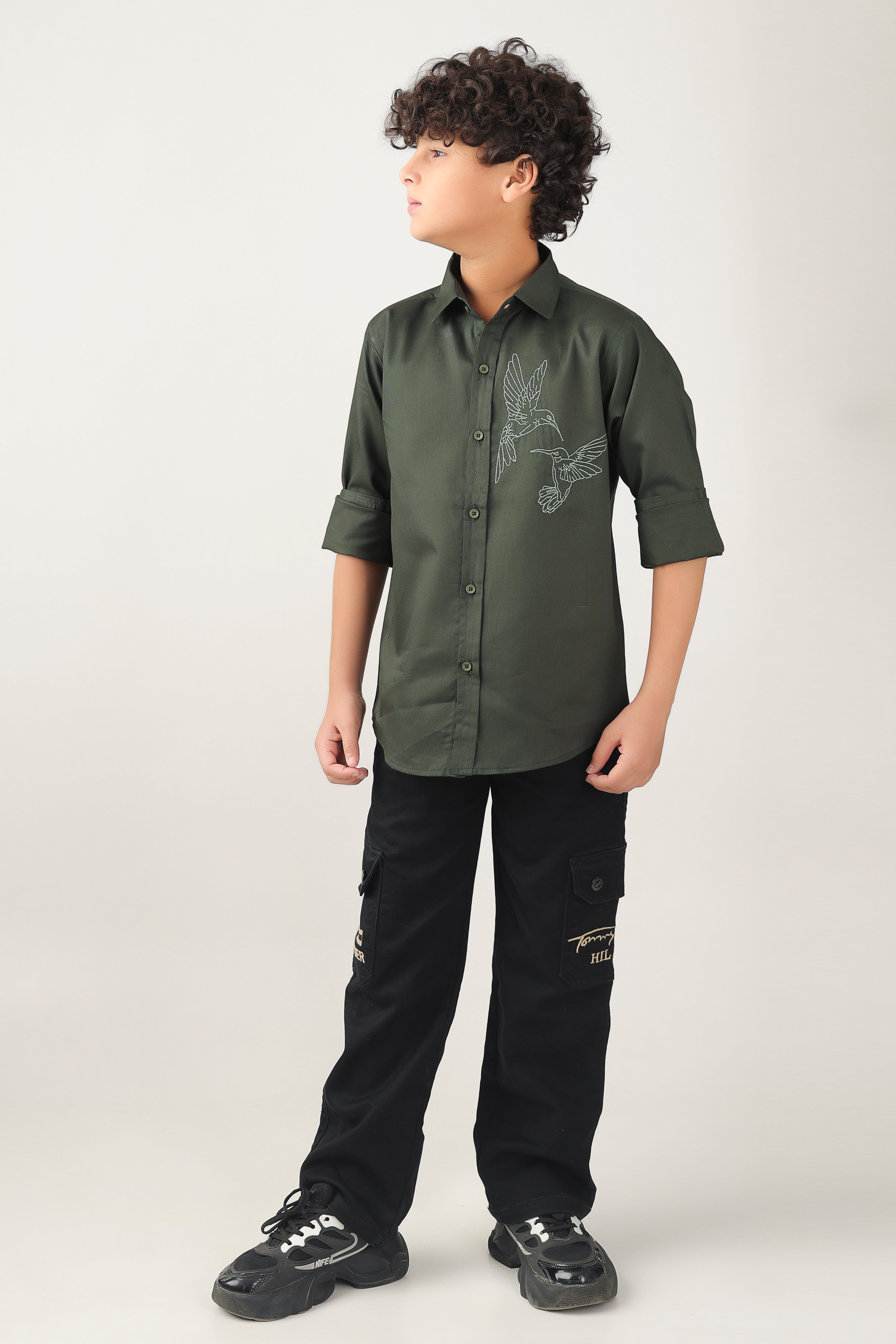 Classic button-down boys' shirt with embroidered motif