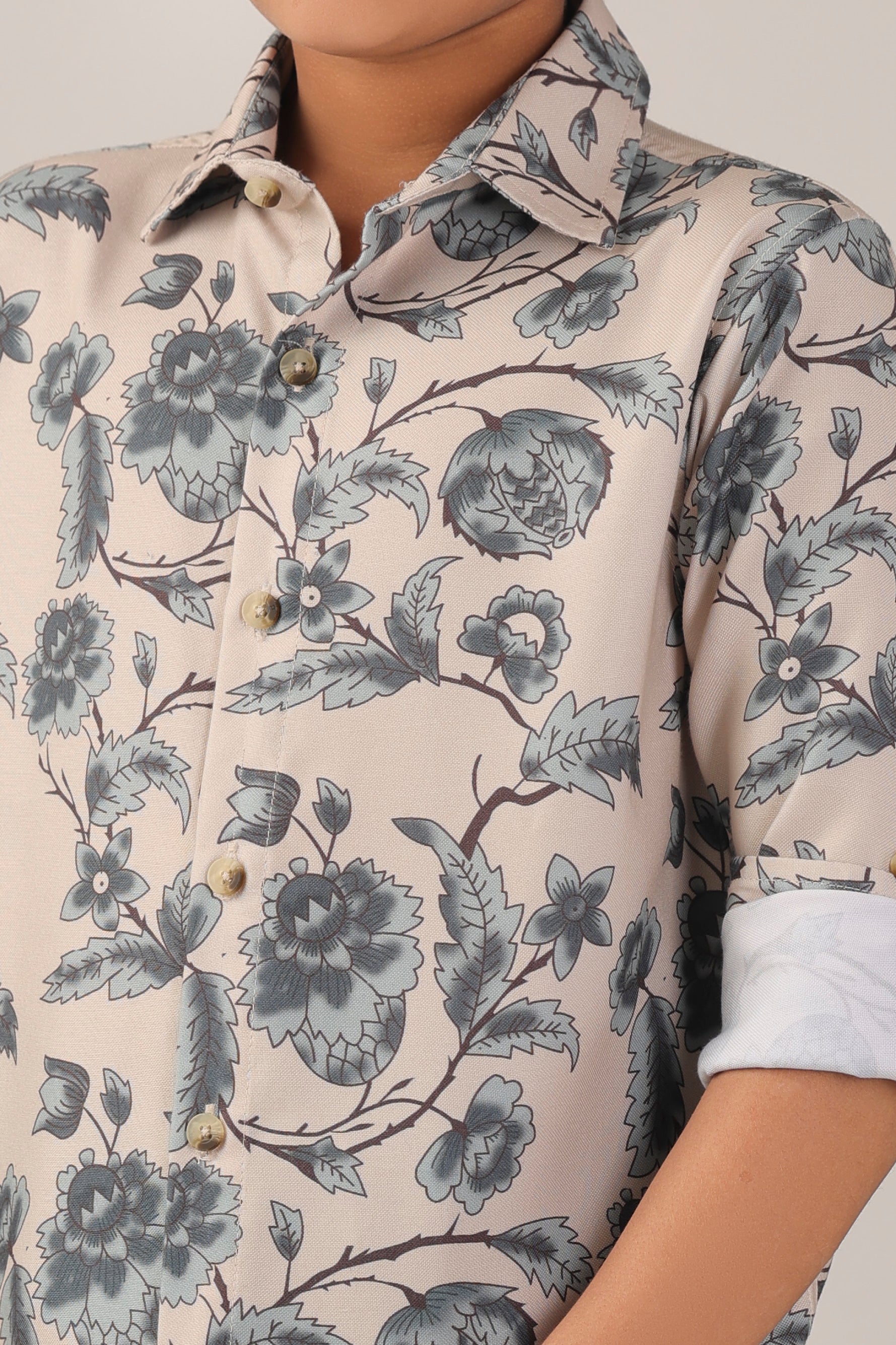 Classic collar and button-down front printed shirt