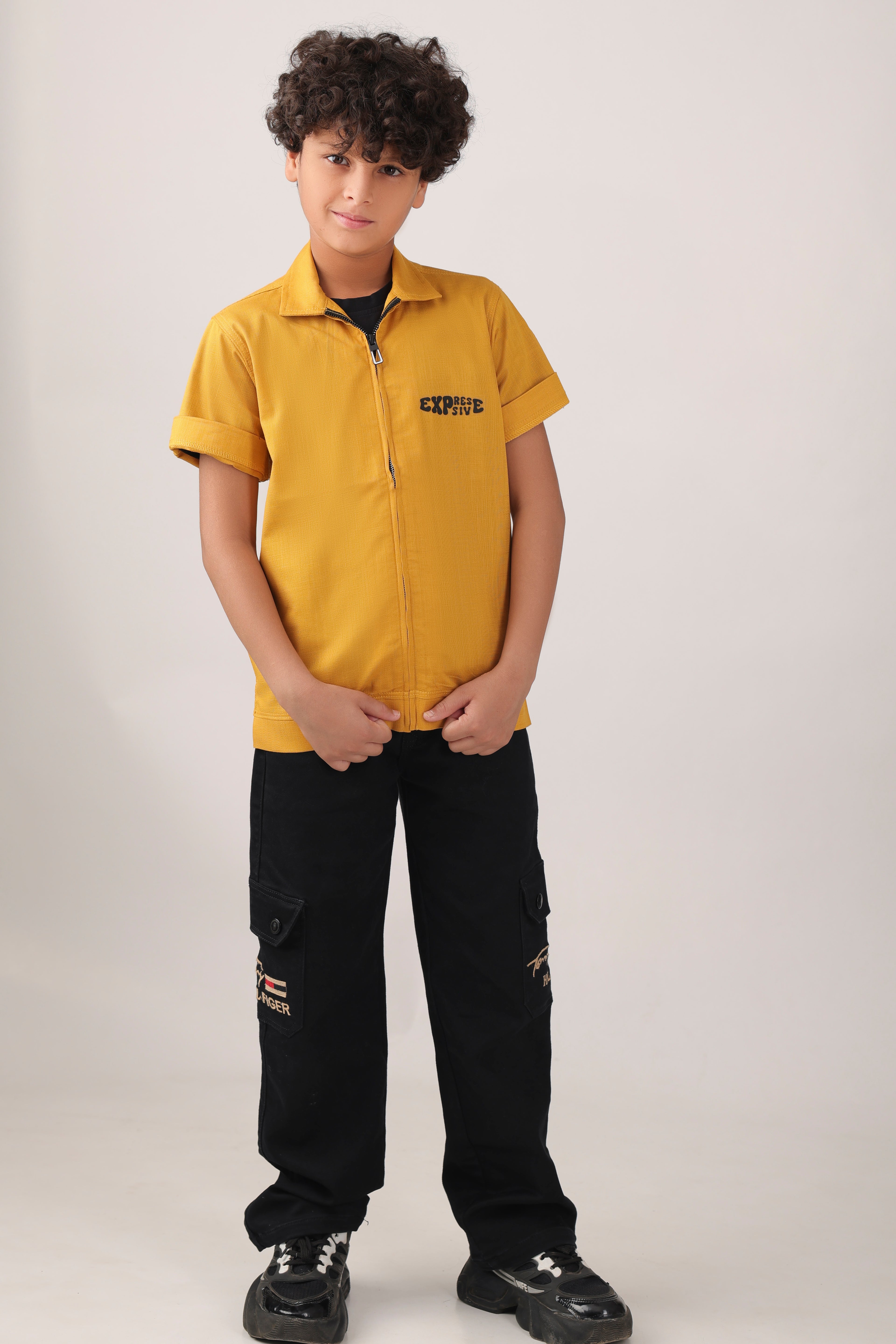 Vibrant shirt with a modern zip-up front