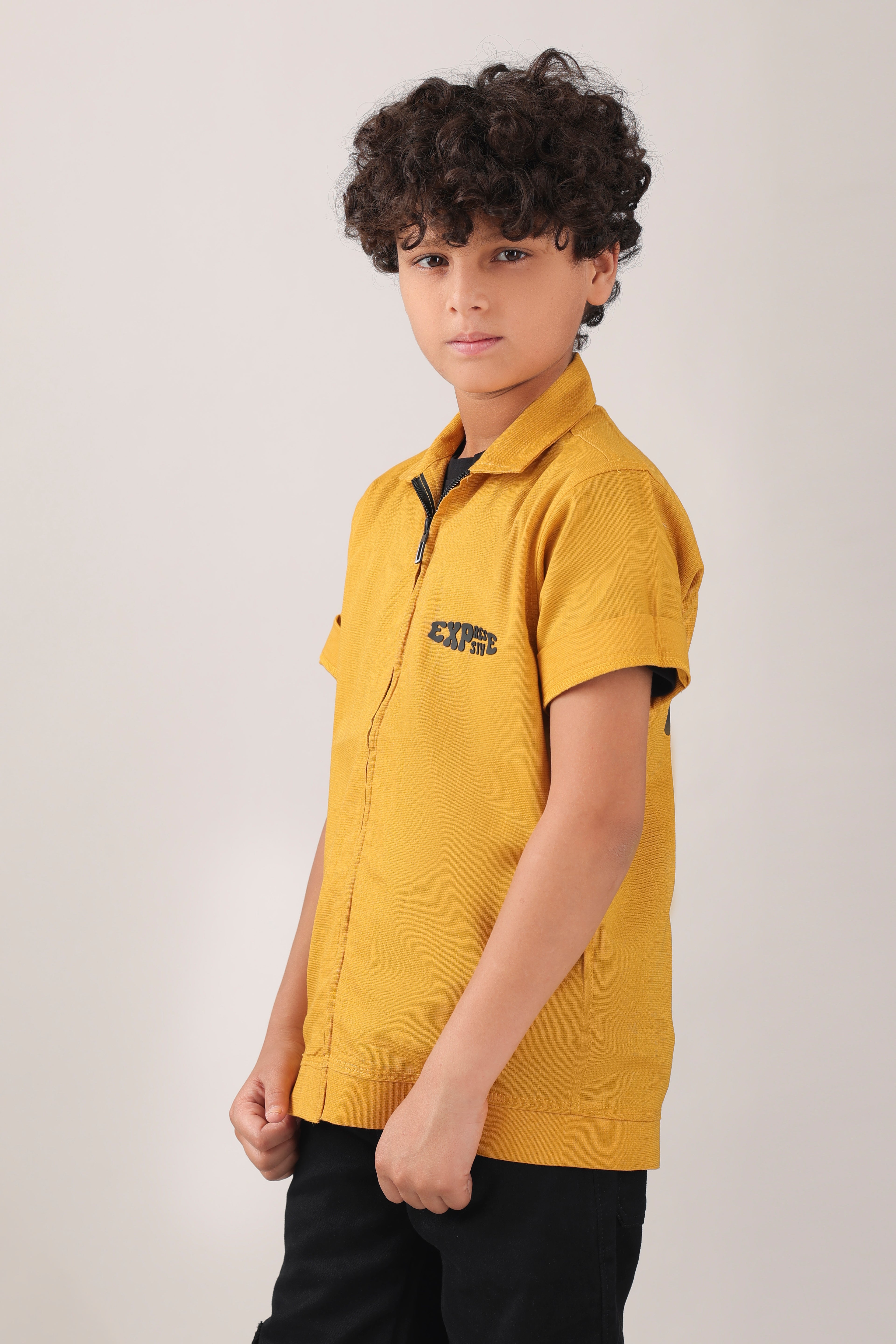 Vibrant shirt with a modern zip-up front