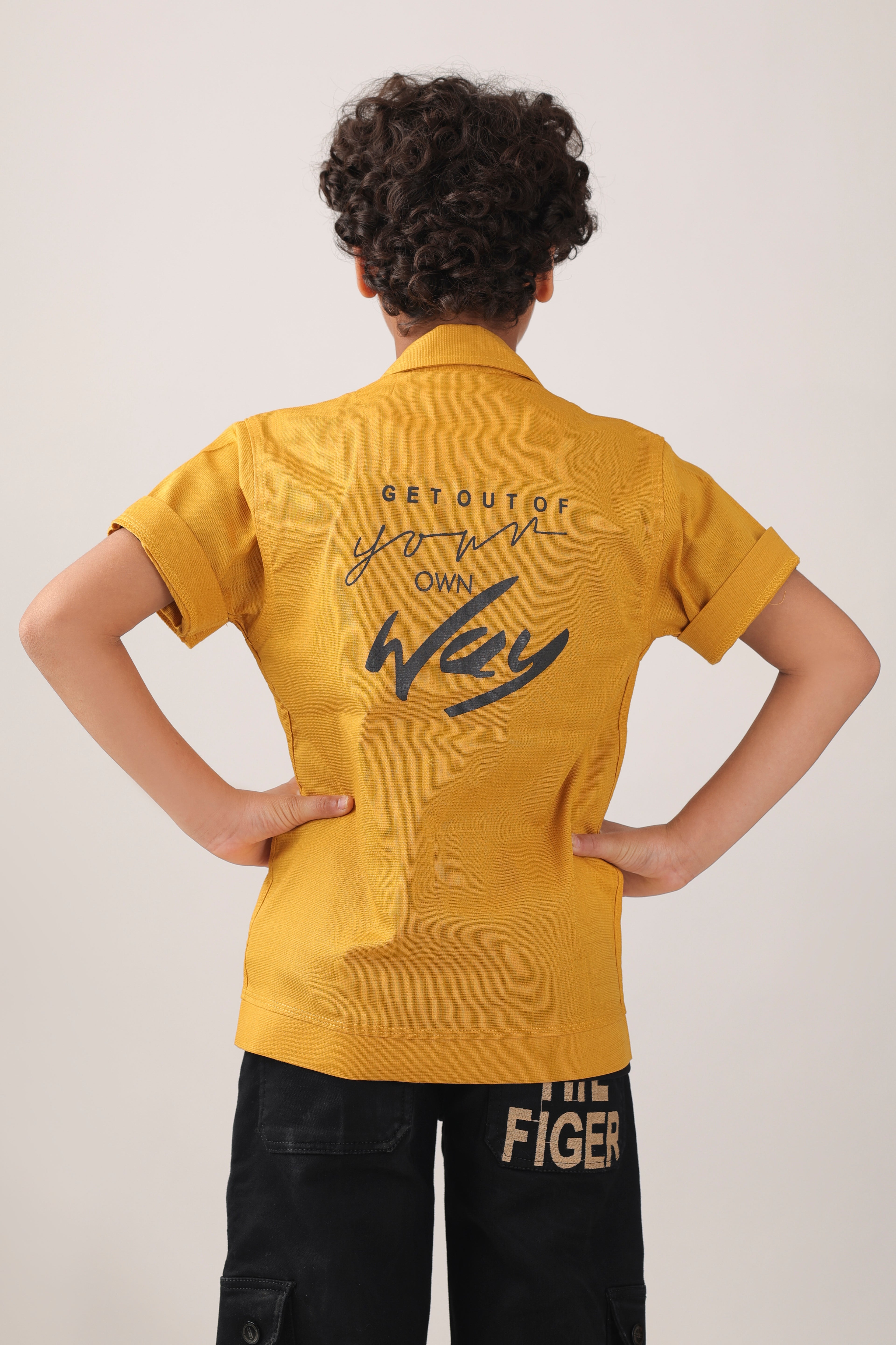 Vibrant shirt with a modern zip-up front