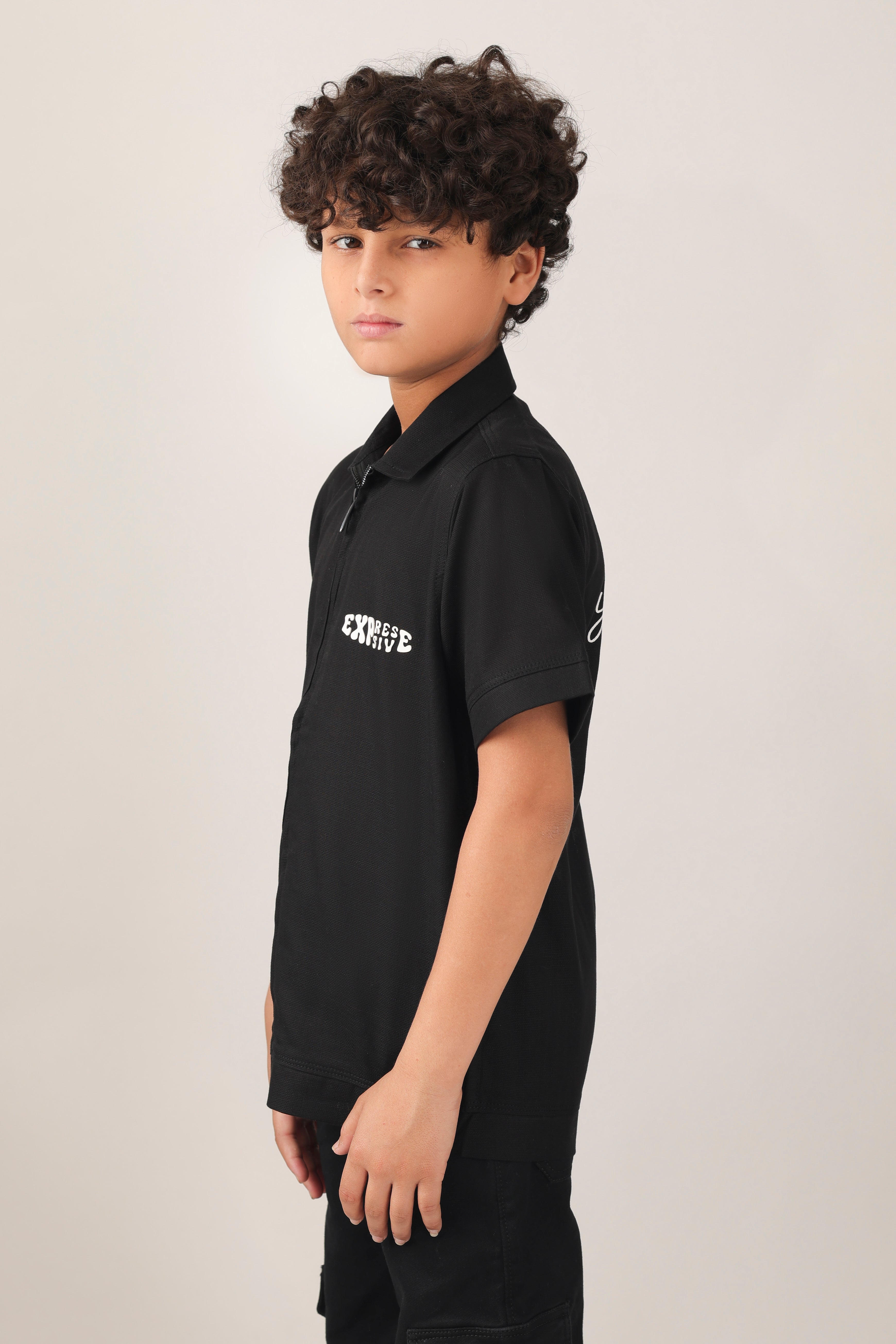 Vibrant shirt with a modern zip-up front