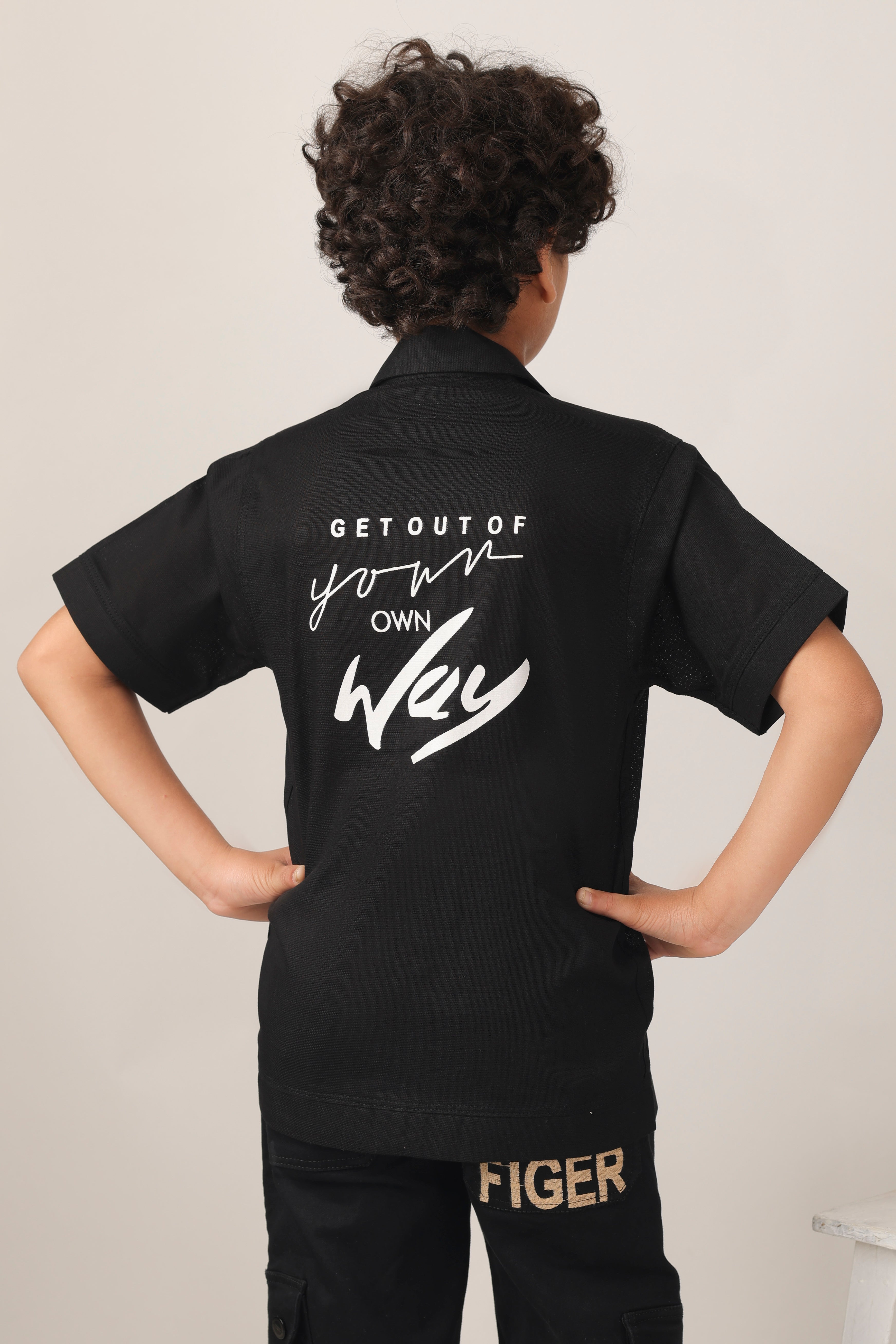 Vibrant shirt with a modern zip-up front