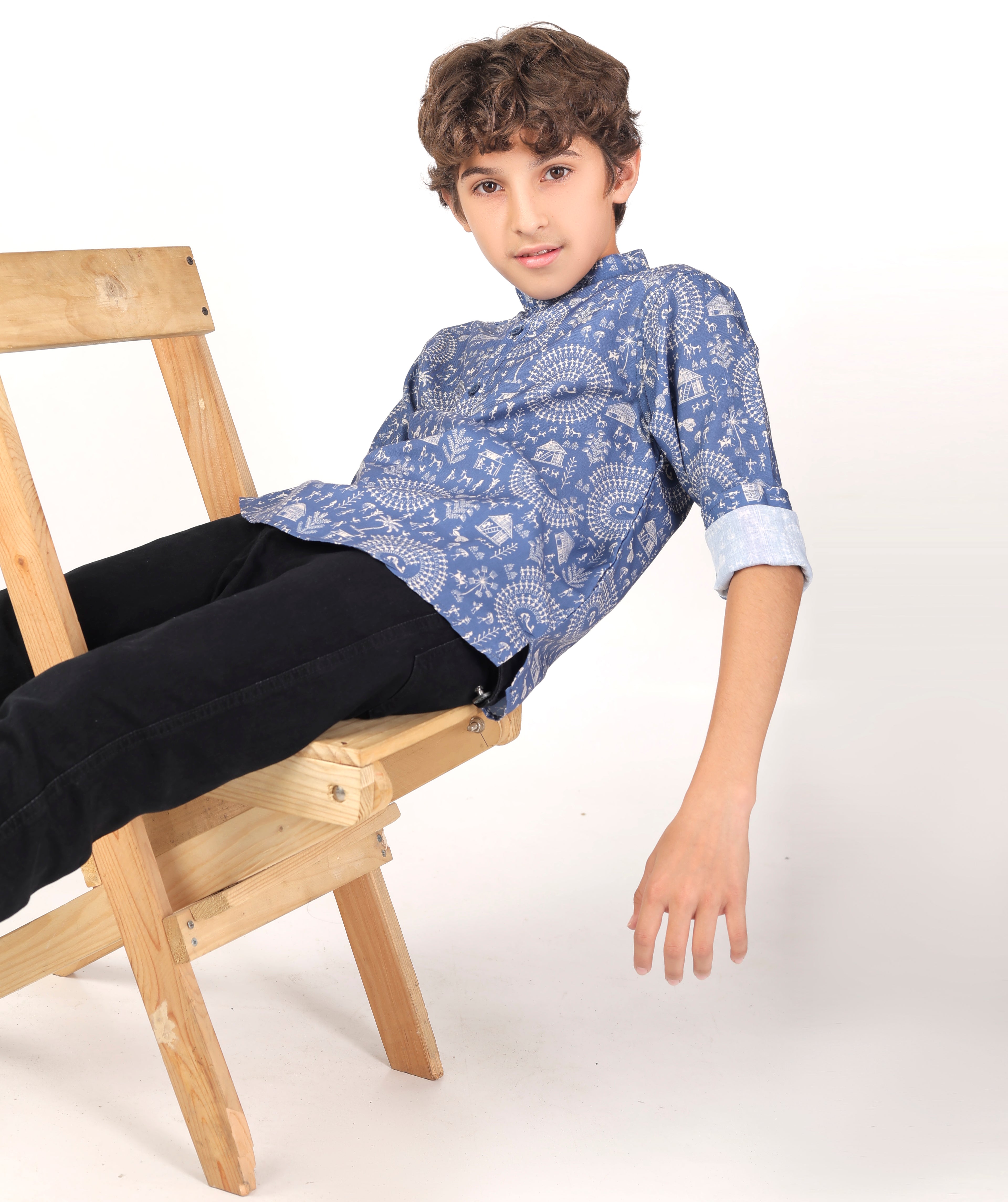 Stylish kurta with intricate white ethnic motifs