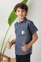 smart short-sleeve shirt with modern geometric embroidery on pocket