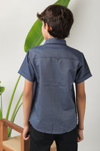 smart short-sleeve shirt with modern geometric embroidery on pocket