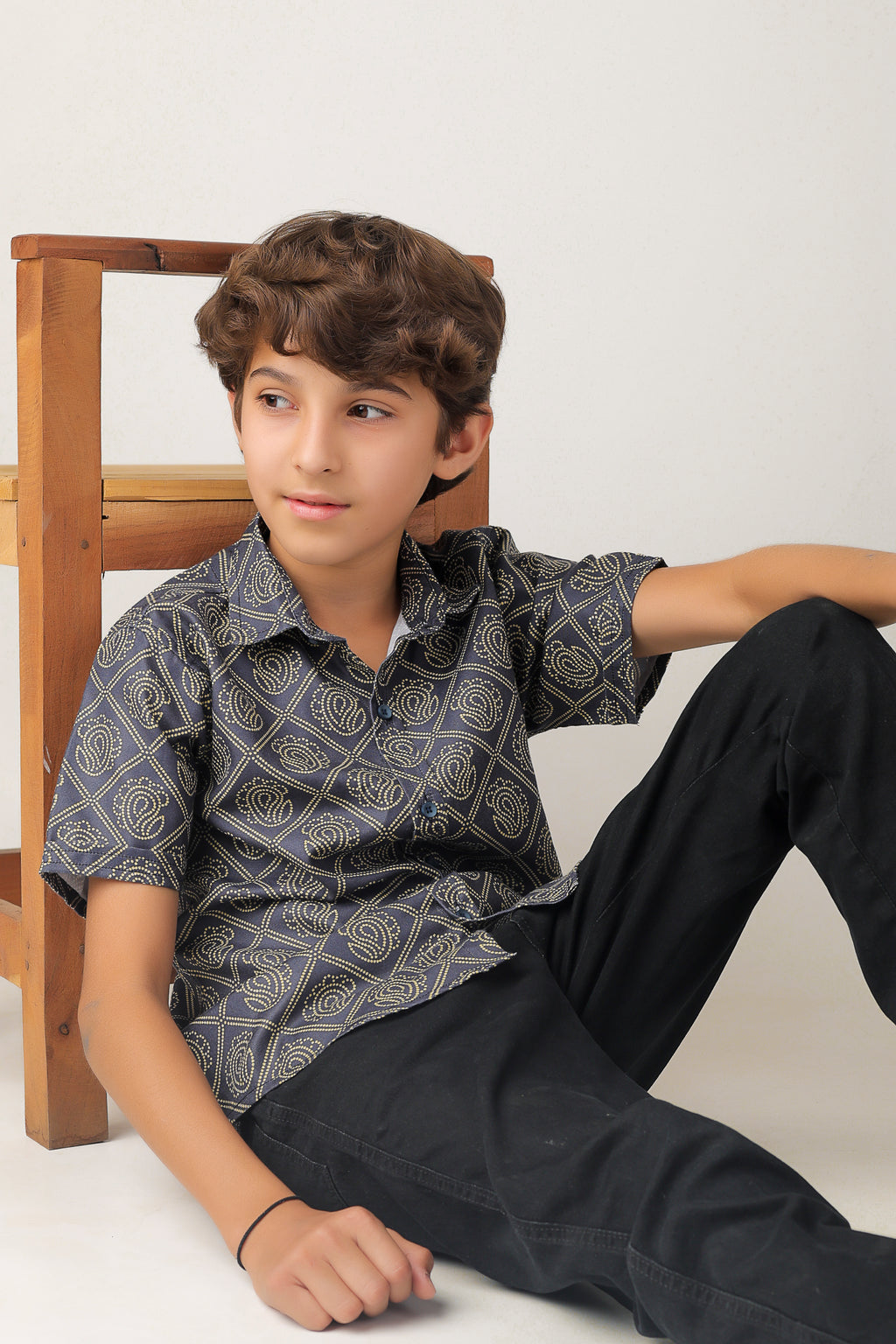 Boys' short-sleeve shirt with over-all geometric print