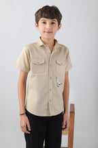 Boys' shirt with 2 flap pockets and an embroidered detail