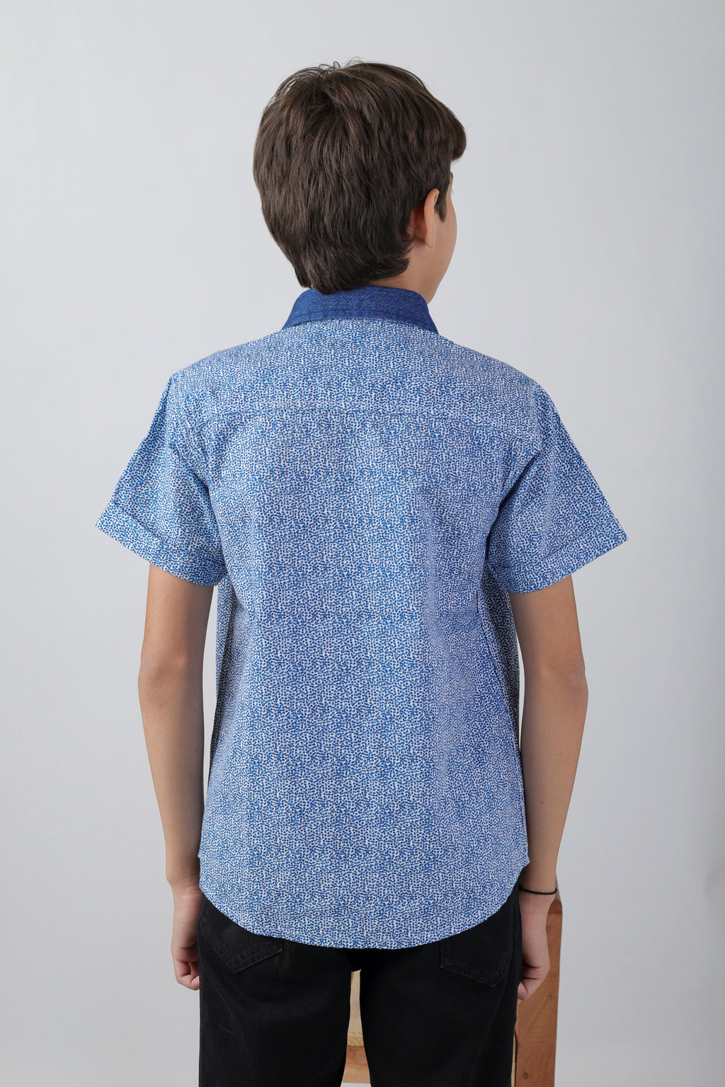 Boys' short sleeve shirt with a multi-badge embroidery