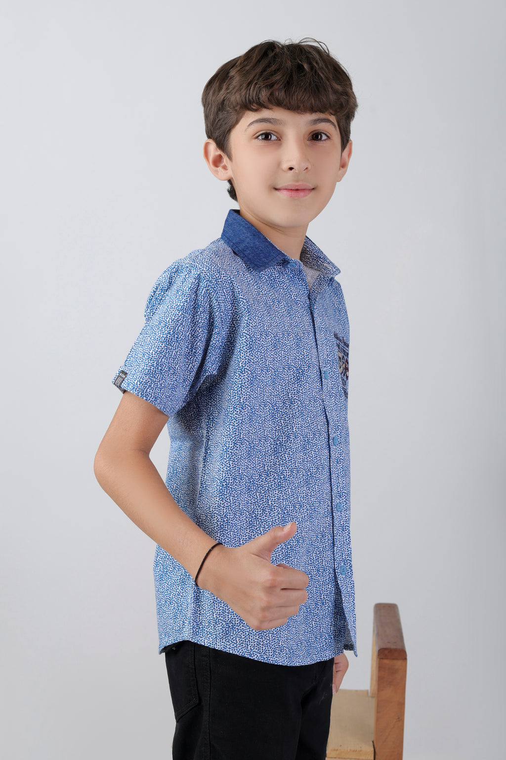 Boys' short sleeve shirt with a multi-badge embroidery