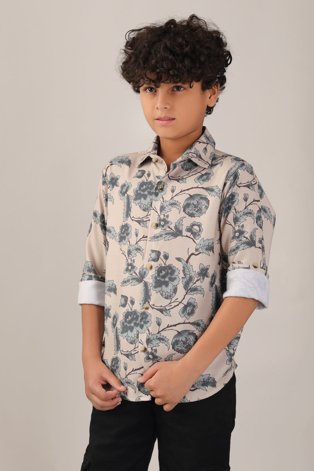 Classic collar and button-down front printed shirt