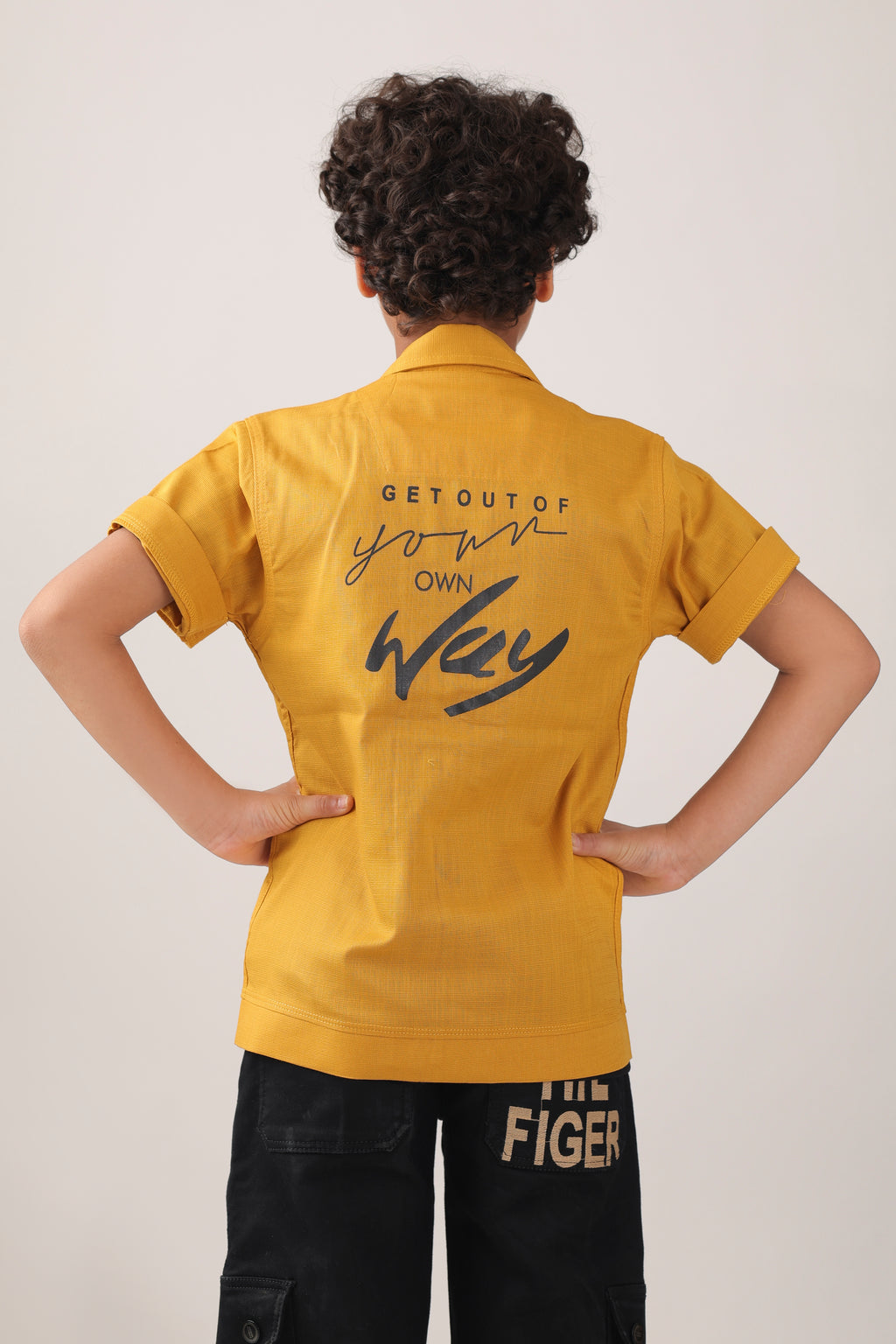 Vibrant shirt with a modern zip-up front