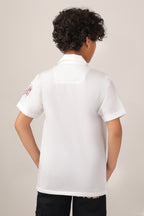 Short-sleeve design with camp collar