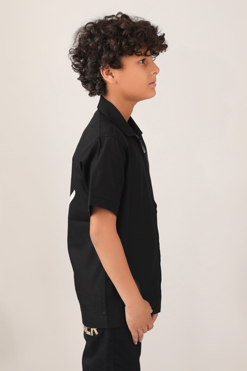 Vibrant shirt with a modern zip-up front