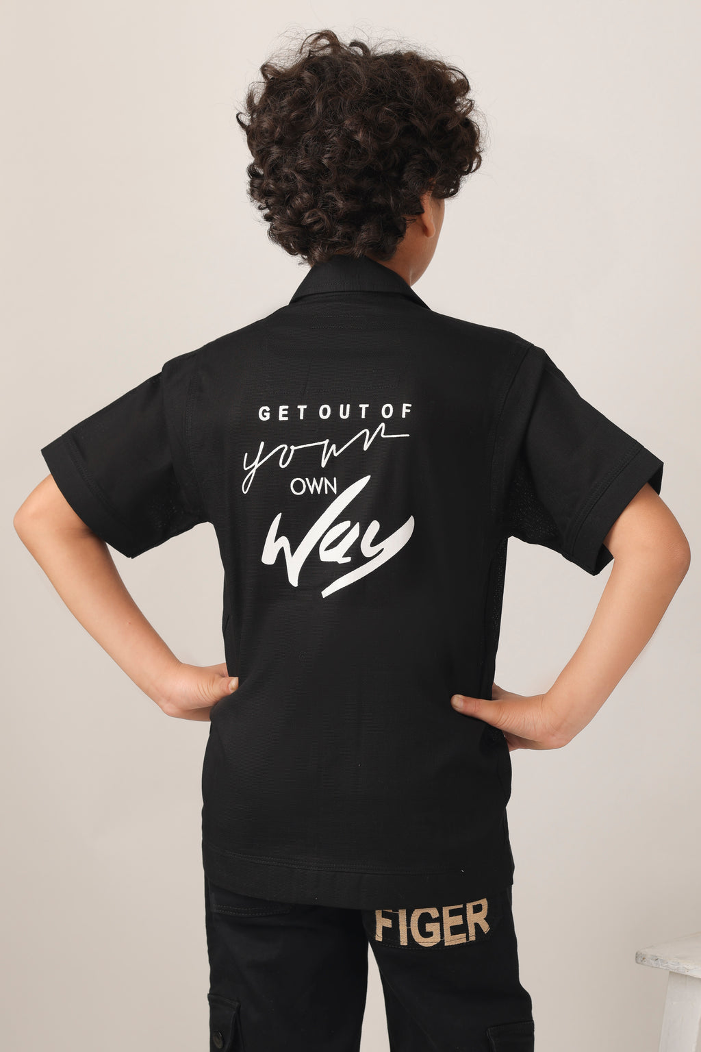 Vibrant shirt with a modern zip-up front