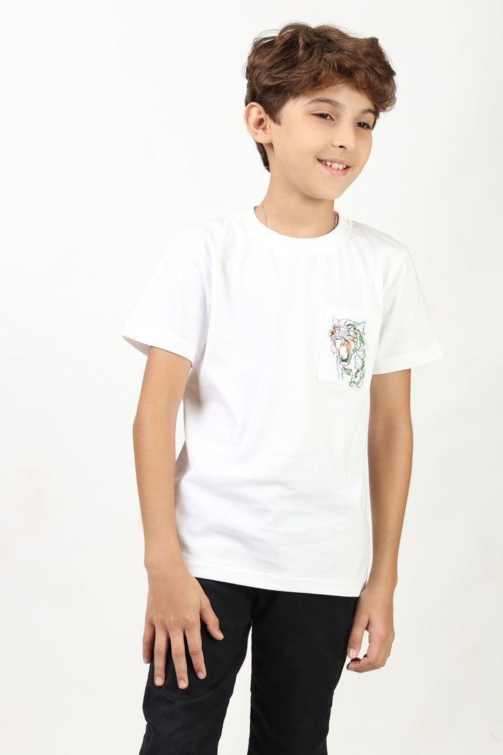 Casual round neck t-shirt with a chest pocket