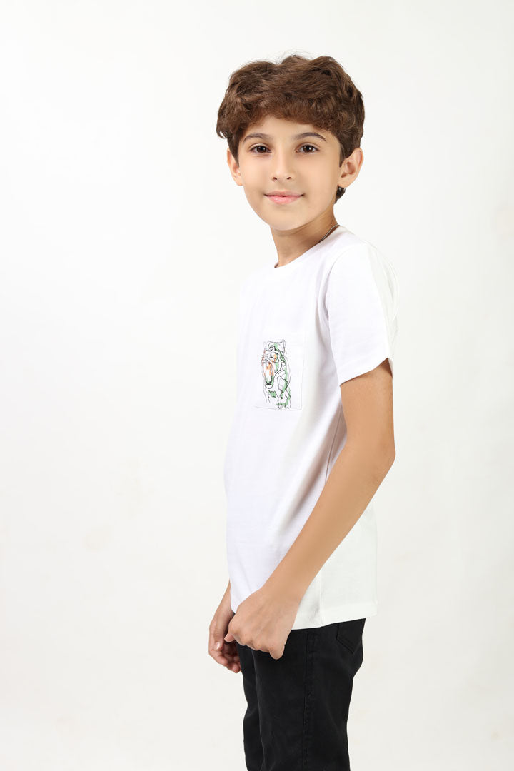 Casual round neck t-shirt with a chest pocket