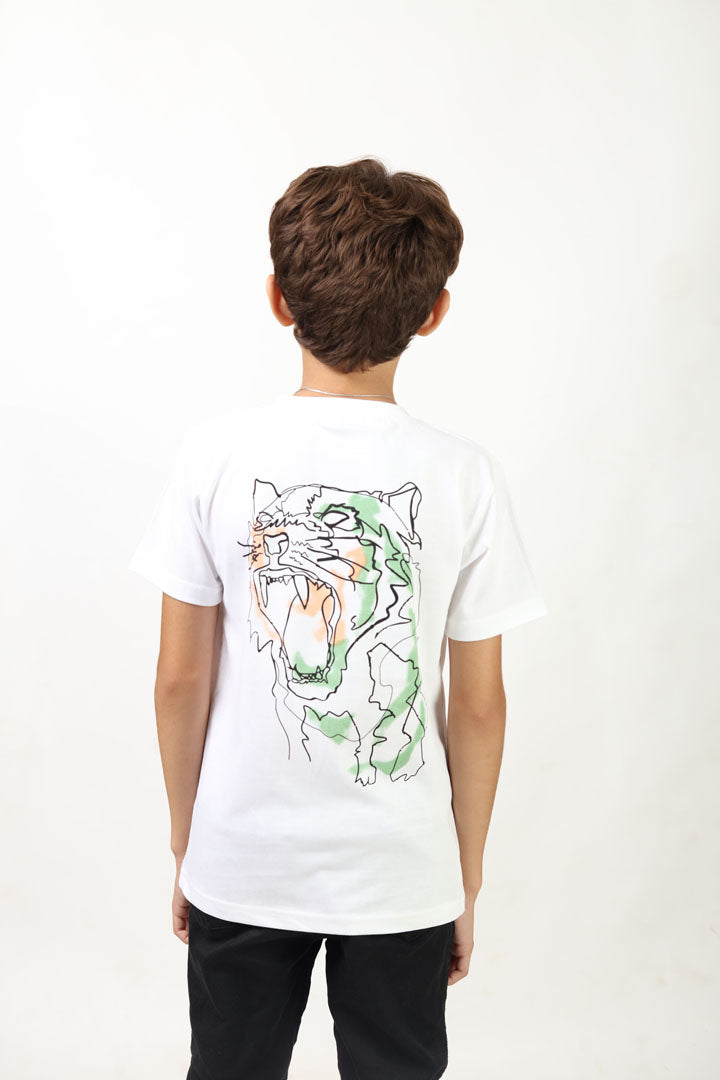 Casual round neck t-shirt with a chest pocket